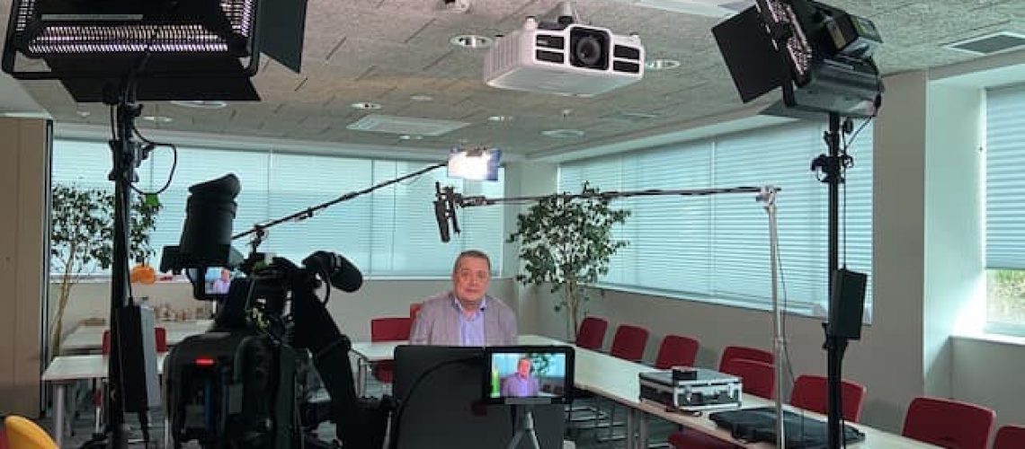 video live-streaming setup for corporate interviews in Madrid